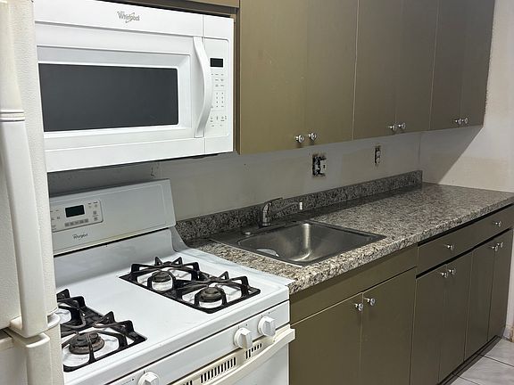 4th image of 160 NE 203rd Ter APT 30