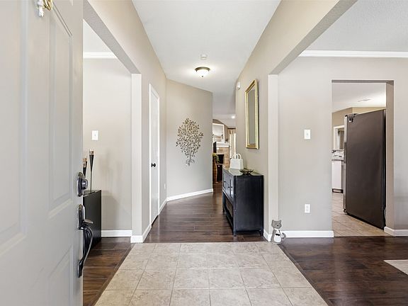 3rd image of 3209 Kingsbury Dr