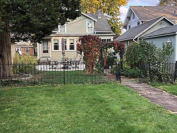 4th image of 1107 S Sandusky Ave