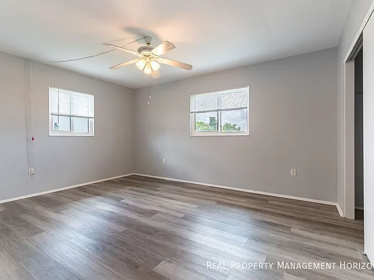 535 Oxford Dr — Photo 16