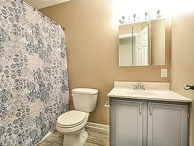 1210 Canterbury Dr — Photo 15