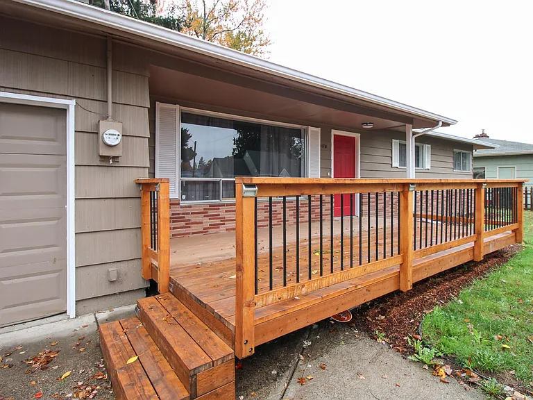 1170 Clearview Ave NE — Photo 2