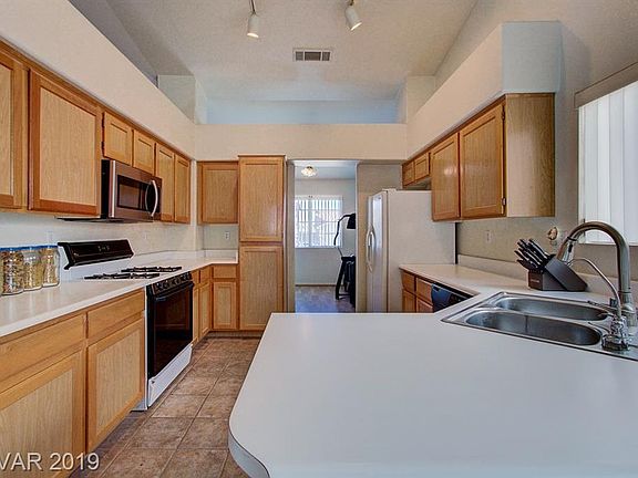 3rd image of 2674 Grand Basin Dr