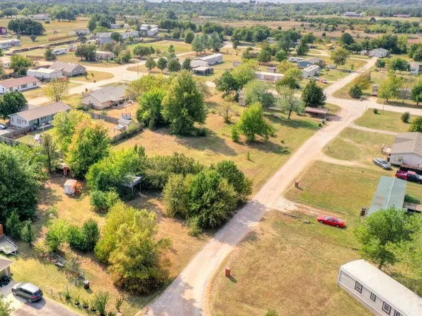 105 Savanna Pl #33, Shawnee, OK 74804