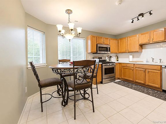 4th image of 333 Prairie Court
