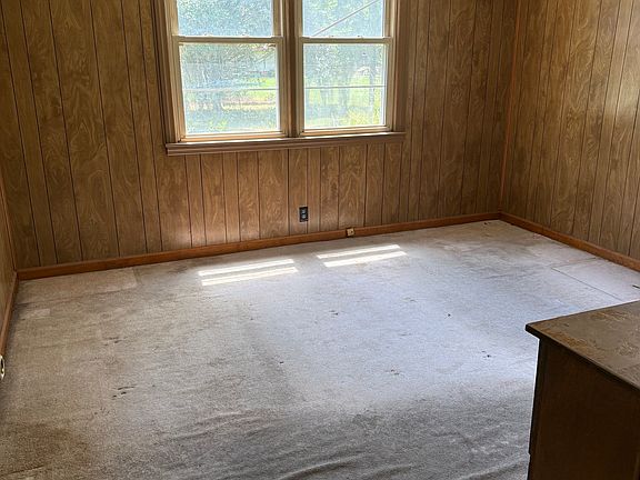 3rd image of 1761 Grove Point Rd