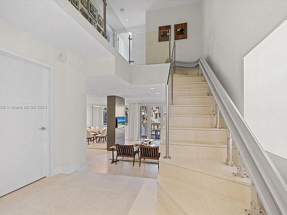 3rd image of 20760 NE 30th Pl