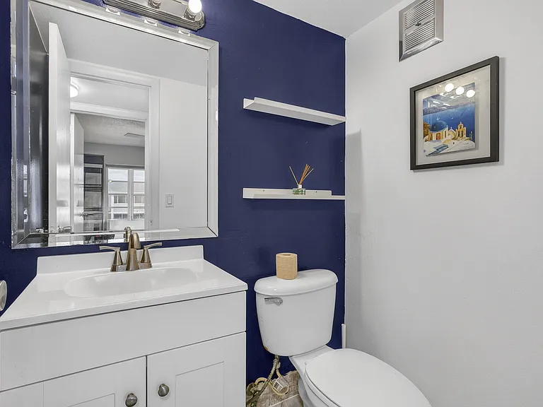 155 Windsor Dr #G — Photo 14