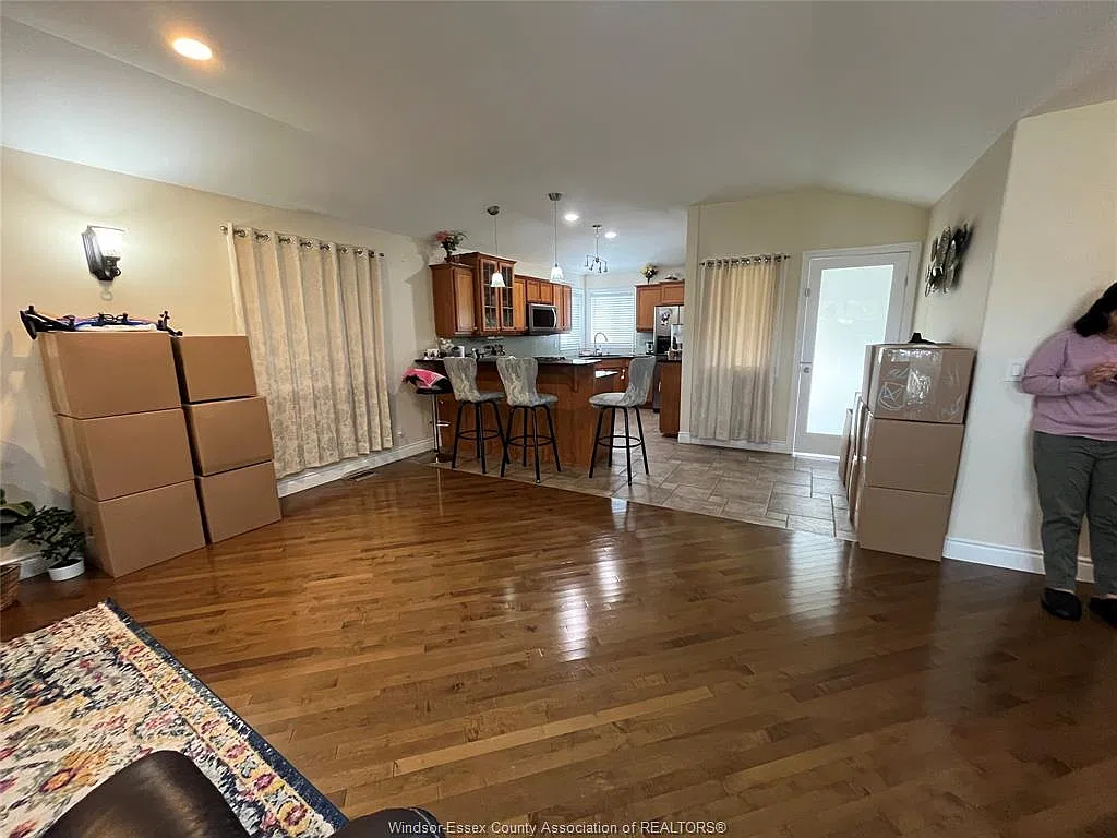 3 bed, $2,300 — Photo 4
