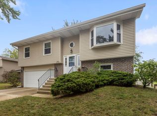 1965 Crescent Ln, Hoffman Estates, IL 60169