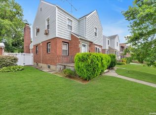 5811 212th St, Oakland Gardens, NY 11364