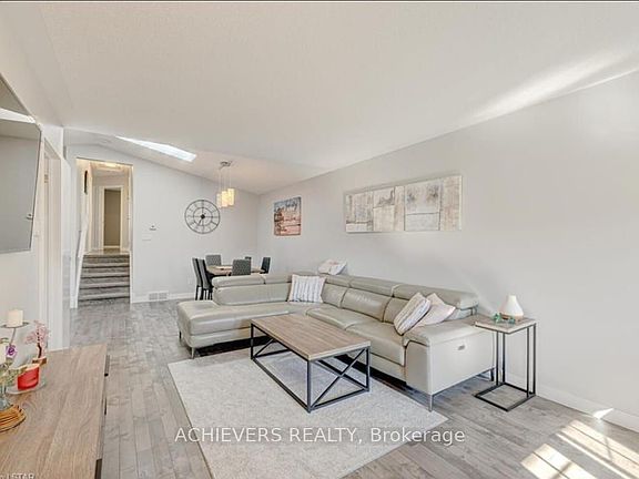 3rd image of 1402 Baycliffe Pl