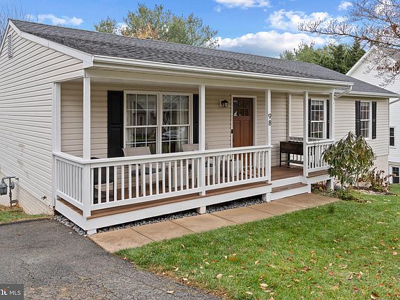 3rd image of 98 Fairfax St