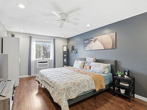 3rd image of 4 Erick Rd APT 99