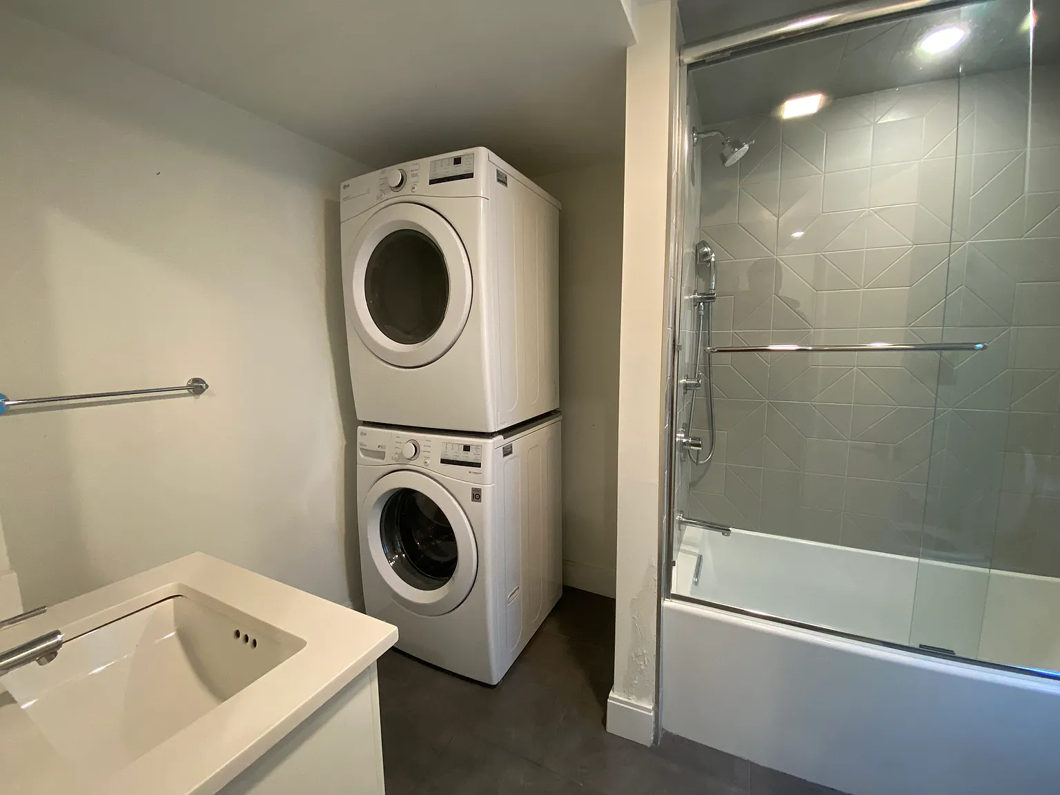 4 bed, 1600 sqft, $5,200 — Photo 2