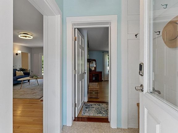 4th image of 27 Oak Ave