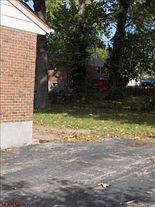 4th image of 8125 Marilyn Ct