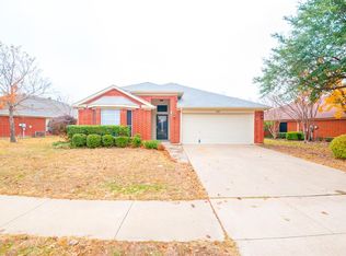 1017 Iron Horse Dr, Saginaw, TX 76131