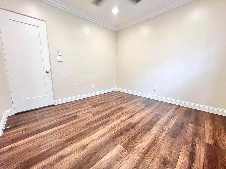 235 Pomona — Photo 17