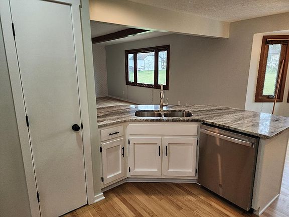 4th image of 682 Paddlewheel Dr