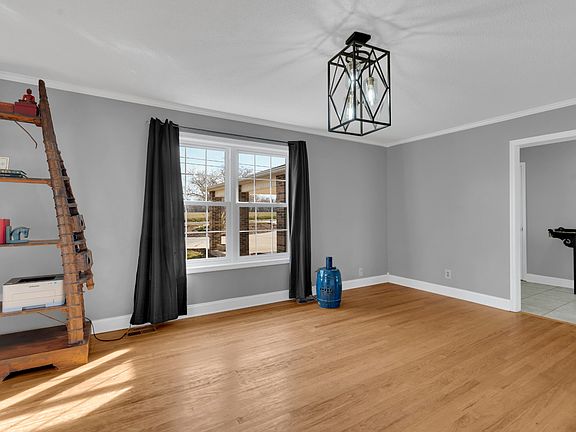 5th image of 182 Loop Dr