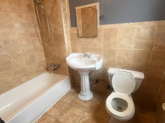 5th image of 246 Roseville Ave #502