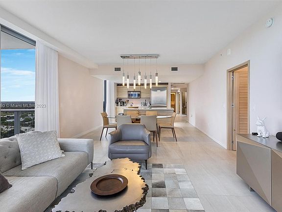 5th image of 16385 Biscayne Blvd #2521