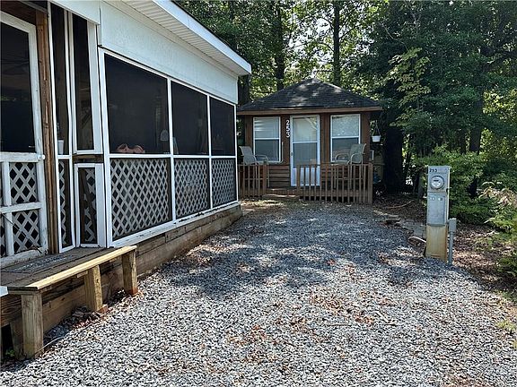 4th image of 125 Club House Dr