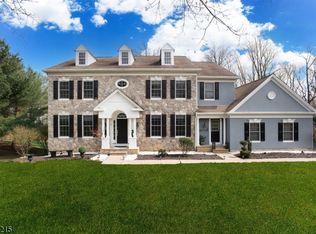 9 Oak Ln, Green Brook, NJ