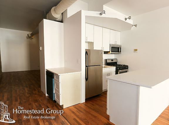 4th image of 1572 N Milwaukee Ave APT 2A