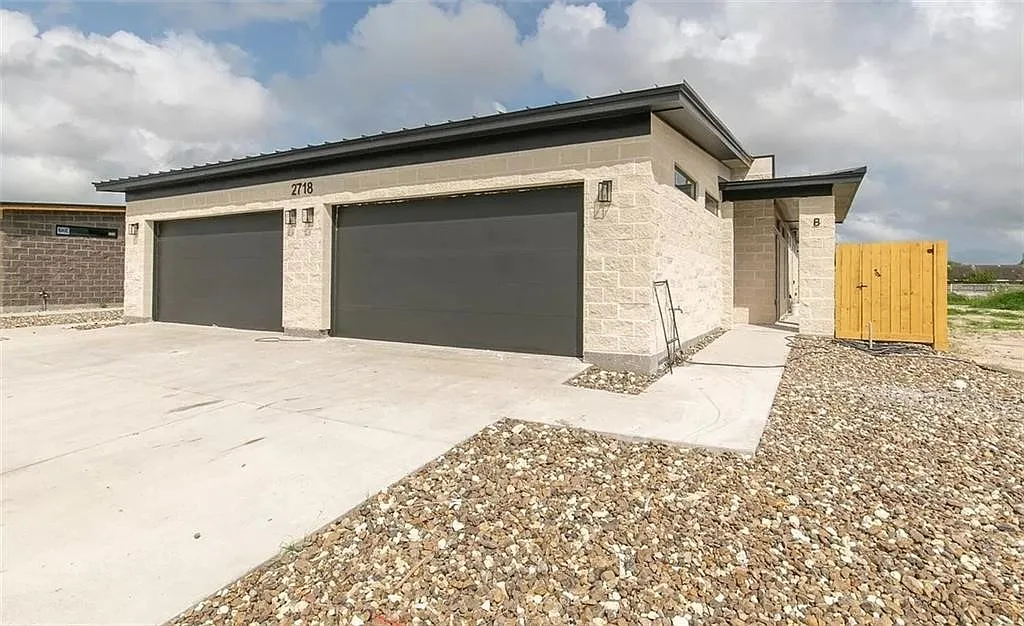 3 bed, 2.0 bath, 1372 sqft, $2,095 — Photo 1