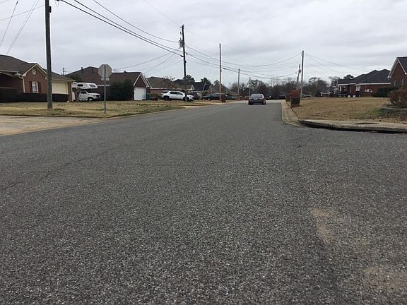 4th image of 2318 Englewood Dr