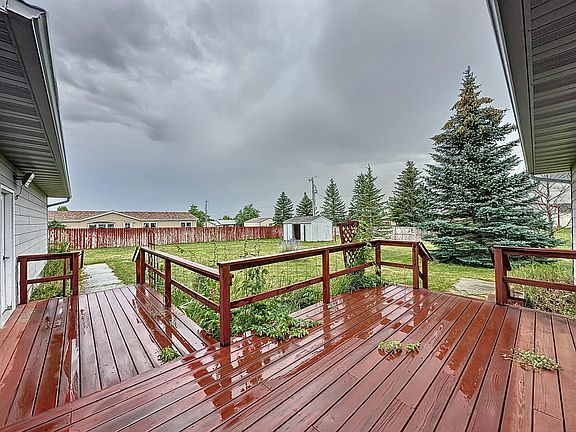 5th image of 261 Gumwood St