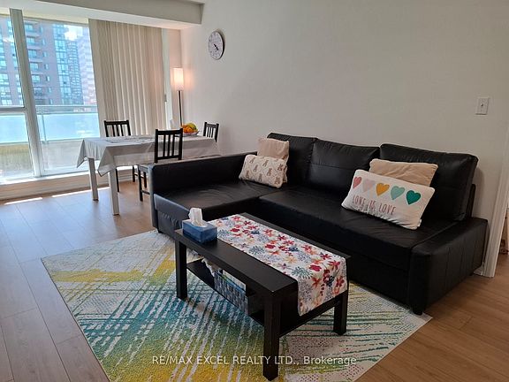 4th image of 39 Pemberton Ave #902
