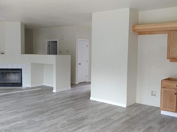 5th image of 4780 Woodhollow Ave