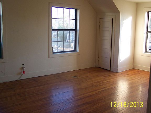 5th image of 144 E Herndon St