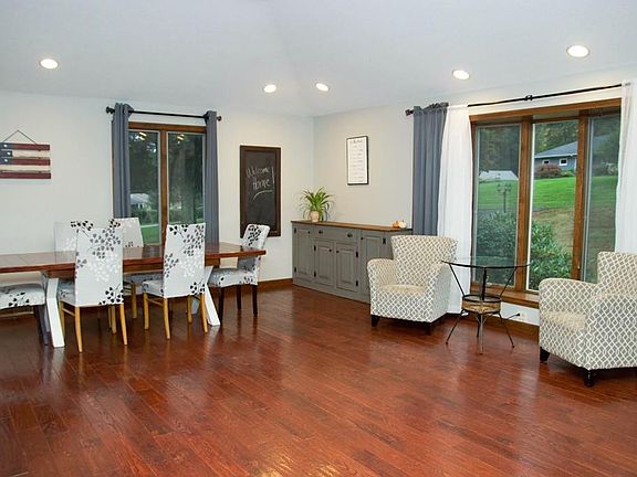 3rd image of 48 Brainard Rd