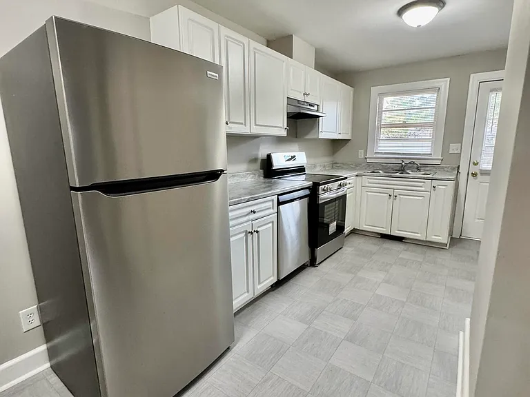 2506 E 3rd St #A — Photo 4