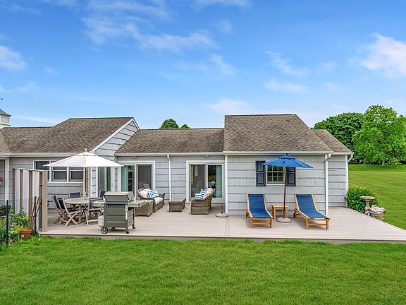 3rd image of 20 Saint Andrews Cir