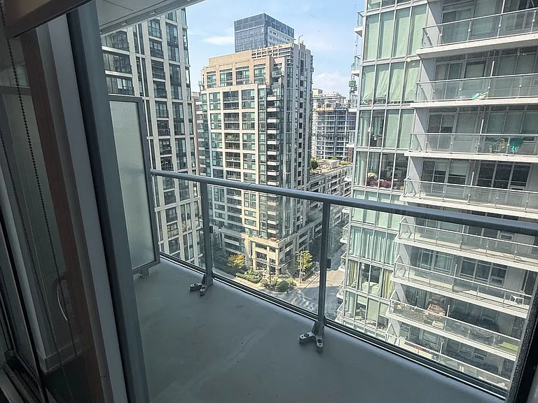 195 Redpath Ave #1614 — Photo 8