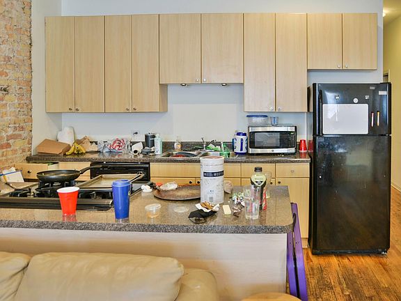 5th image of 2833 W Medill Ave #42n00j3us