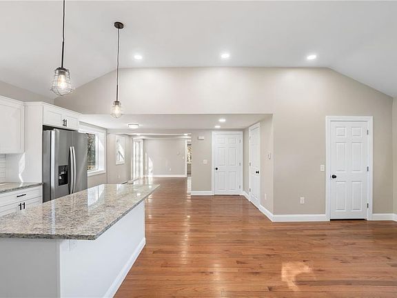 5th image of 9 Elmgrove Ave