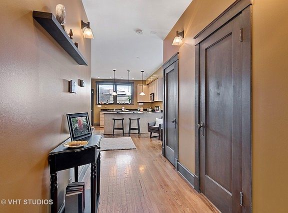 2nd image of 1354 W Balmoral Ave #2