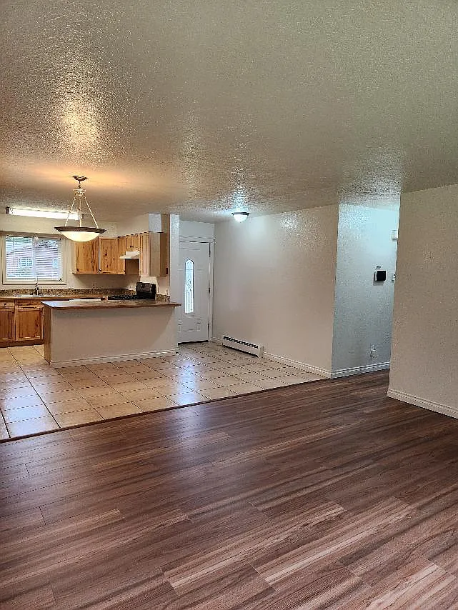 3 bed, 1060 sqft, $2,000 — Photo 4