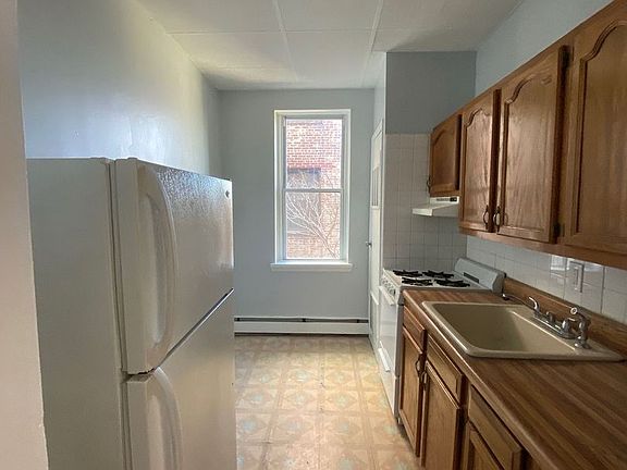 2nd image of 309-311 11th St #D2