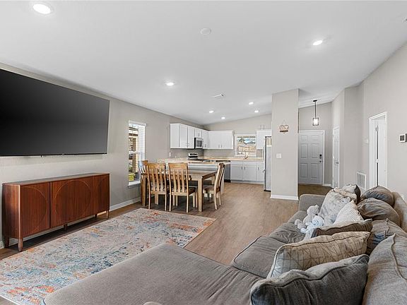 4th image of 113 Eagle Summit Dr
