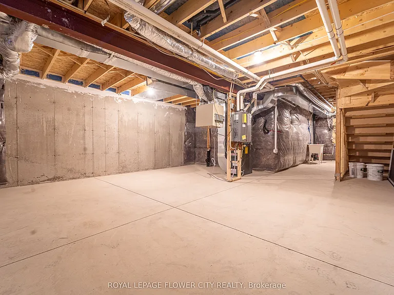 413 E 16th St — Photo 25