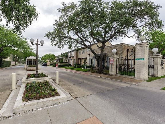 2nd image of 125 Lake Shore Dr