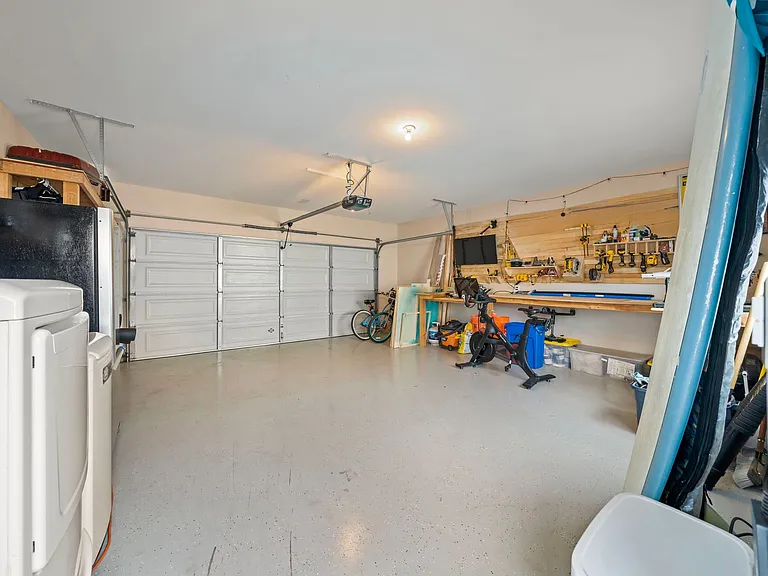 978 Elm Ave — Photo 32