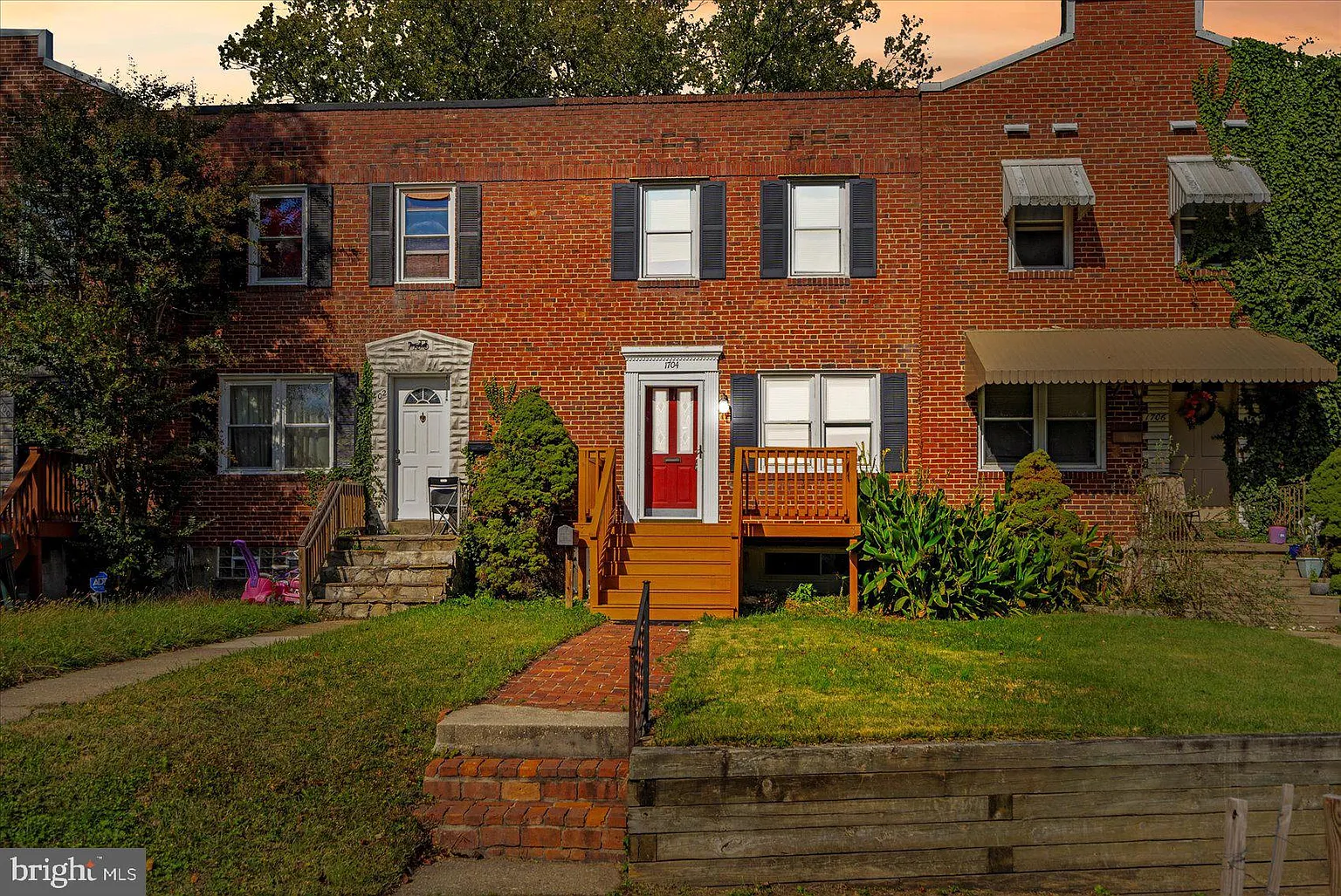 1704 Redwood Ave photo 1